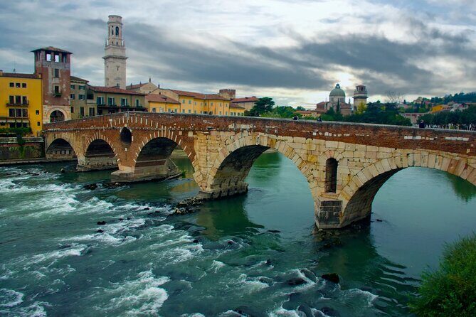 3 Hour Walking tour of Verona and Arena - Arco dei Gavi: a Roman honorary arch with private-family flair