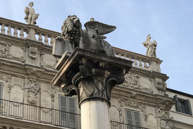 3-Hour Walking Tour with Guide Discovering Verona - Piazza dei Signori: where Verona’s power lived