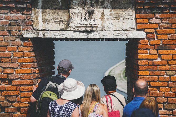 Best of Verona Highlights Walking Tour with Arena - Piazza delle Erbe: Roman roots under a stylish city square