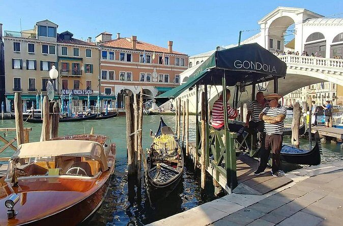 Classic Venice Full Day Tour from Lake Garda - Gondola or lagoon add-on: what to pick when Venice is crowded