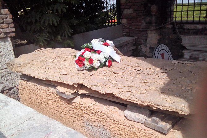 Dark Historical Verona Walking Tour - Sinagoga di Verona and WWII Neighbors: Learning Verona from a Different Angle