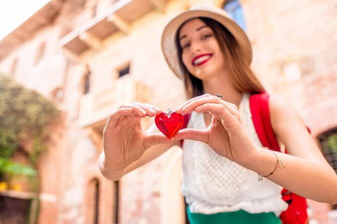 Fascinating Verona: in the Footprints of Romeo and Juliet - The 1.5-hour walk: how the guide teaches Verona by eras