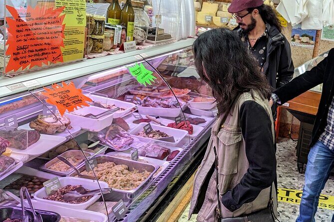 Guided Food Tour with Wine Tasting in Verona - Guide quality and group size: why 10 people changes everything