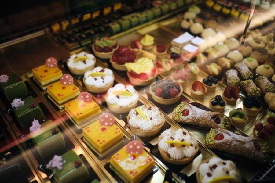 Guided Food Tour with Wine Tasting in Verona - Sweet Finish at Flego Pasticceria: Pandoro or Risini