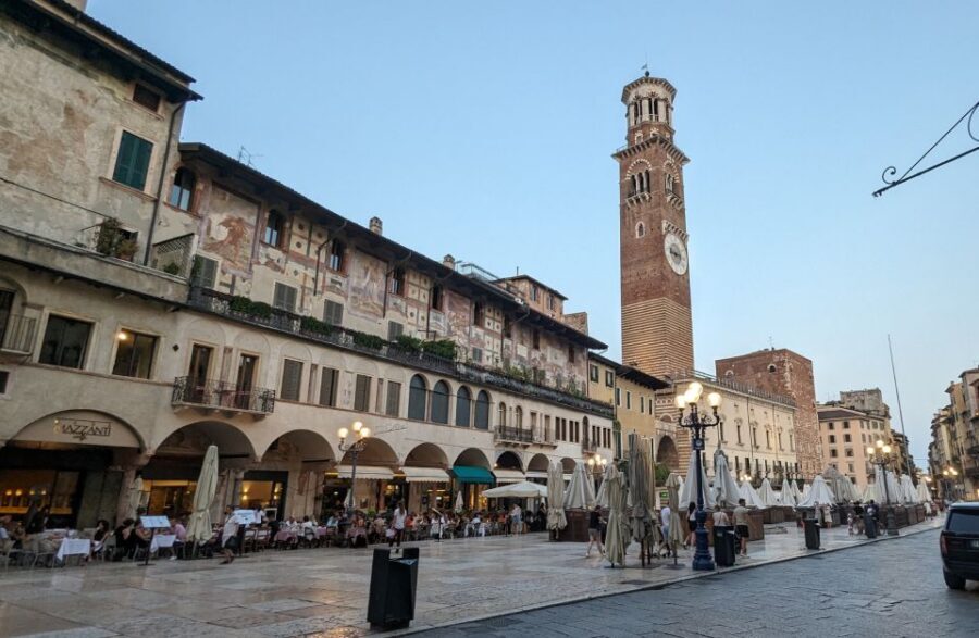 Guided Walking Tour in Verona - Piazza dei Signori and Dante’s Statue on the Power Square