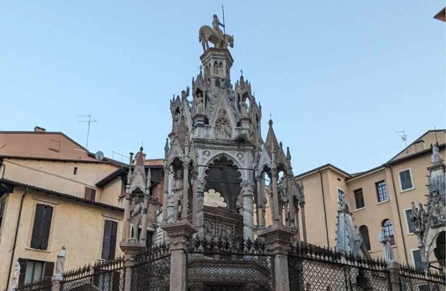 Guided Walking Tour in Verona - Arche Scaligere: Gothic Tombs of the Scaligeri Dynasty