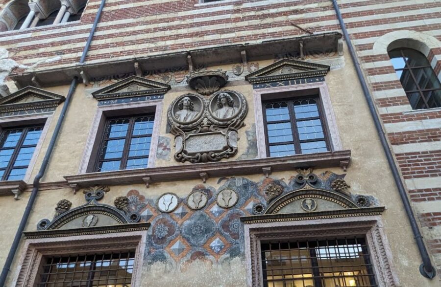 Guided Walking Tour in Verona - Verona Cathedral and the Santa Maria Matricolare Ending