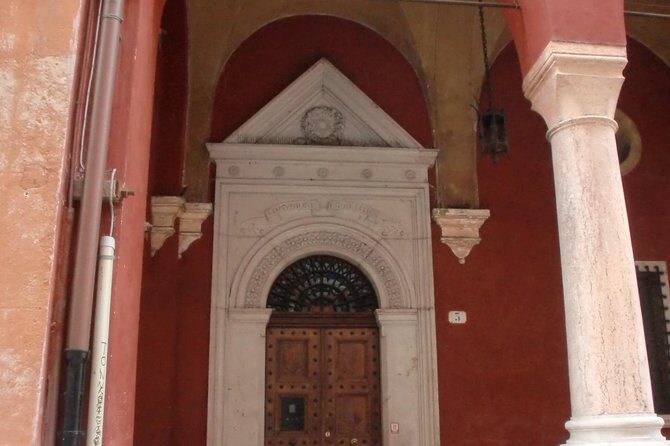 Hidden Verona at Sunset - evening walking tour - Price math: $360.88 per group and where the value shows up