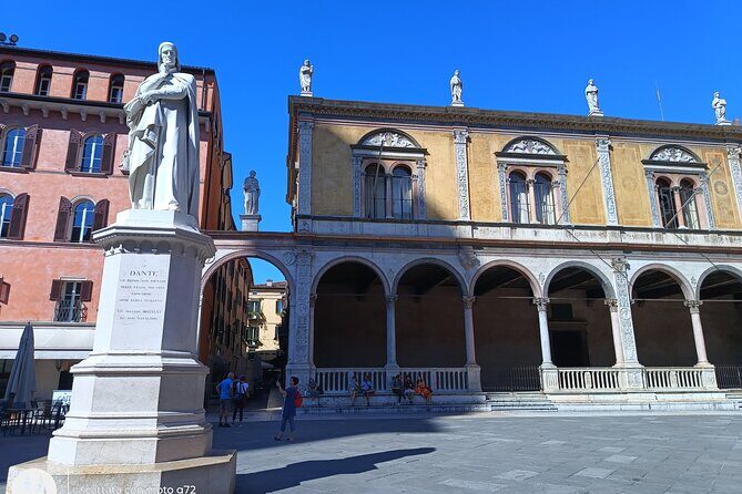 Hidden Verona & Kids Fun tour - Piazza dei Signori: elegant arches and a Dante connection