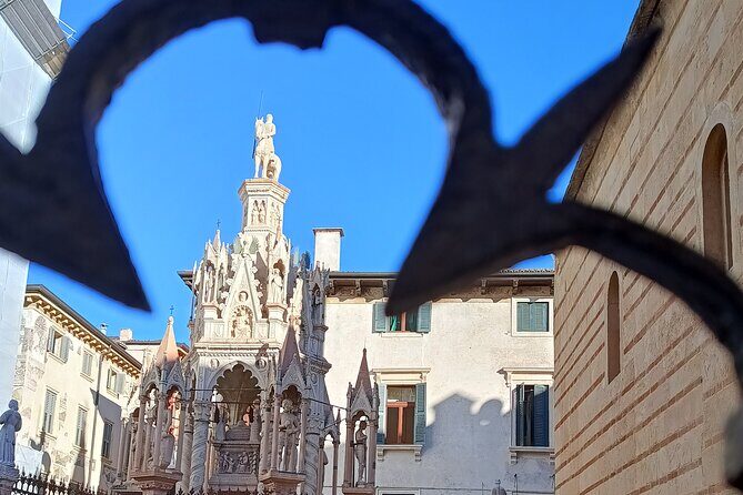 Hidden Verona & Kids Fun tour - Oldest bridge, pink marble streets, and Verona’s most elegant square