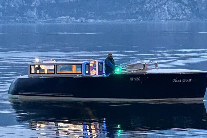 Lake Garda Tour aboard a Venetian Taxiboat - Punta San Vigilio: beaches, peninsulas, and Villa Guarienti from the right angle
