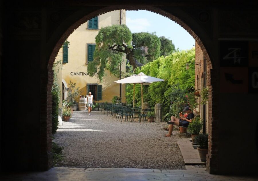 Lazise: Historical Center Wine Tasting Tour - The 1.5-hour flow: how the tasting order keeps things logical