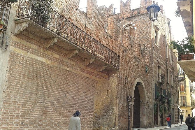 Passionate Verona: Living Romeo and Juliet's Story - FAQ