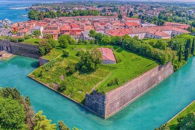 Peschiera Walking Tour- Passeggiata nella storia - Views and photos: how to time your camera without missing the story
