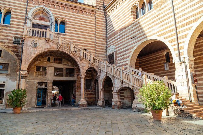 PRIVATE TOUR of Verona: Highlights & Hidden Gems With Locals & Snack Included - Arena di Verona: A Roman Amphitheater Still Writing New Chapters