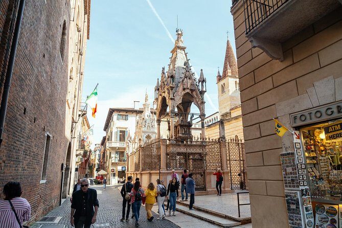 PRIVATE TOUR of Verona: Highlights & Hidden Gems With Locals & Snack Included - Where You Meet: Piazza Bra, Right Where Verona Opens Up