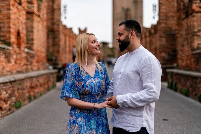 Romantic Photoshooting in Verona - Stop 3: Ponte Pietra for bridge-and-sunset vibes