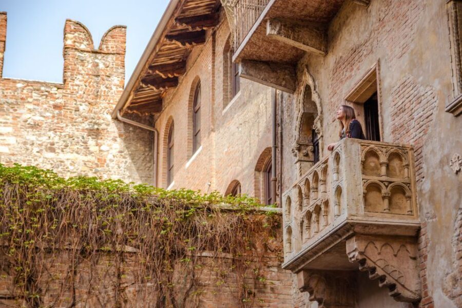The Highlights of Verona Small Group Walking Tour - Castelvecchio Bridge and Arco dei Gavi: the city’s “bones”