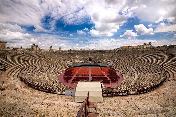 Tour to the Arena di Verona at the Gladiator's Time - Timing and meeting point: how to make the hour feel un-rushed