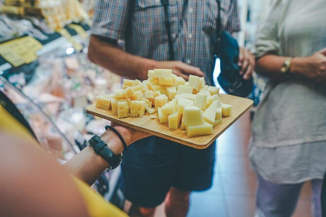 Verona All in one: Food Walking Tour, Lunch & Wine - Lunch in a historic osteria: Amarone risotto