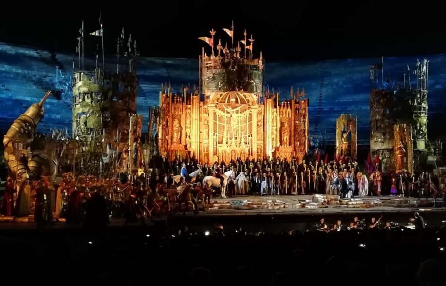 Verona: Arena di Verona Opera Ticket - Gate 7 ticket exchange at the Montebaldo desk: your timing matters