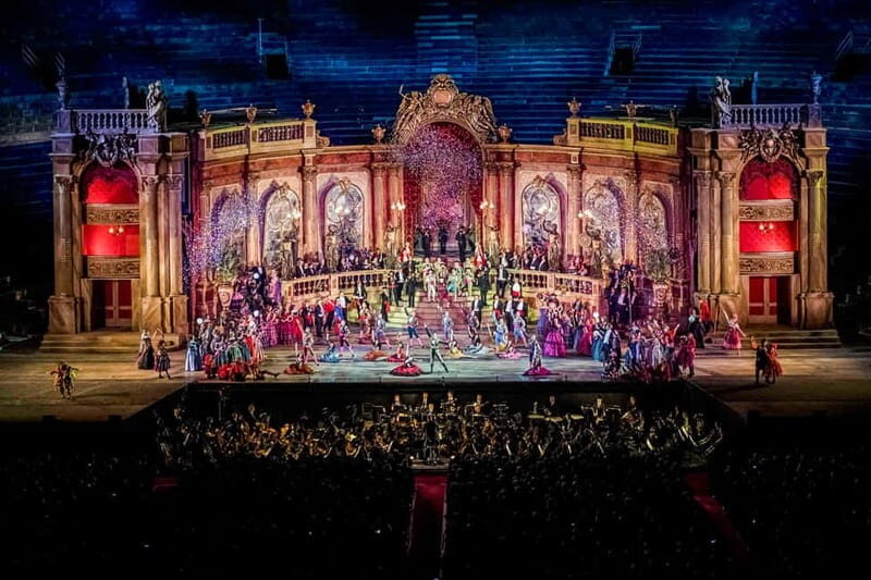 Verona: Arena di Verona Opera Ticket - The 1-hour Verona walking tour before the opera: how it fits
