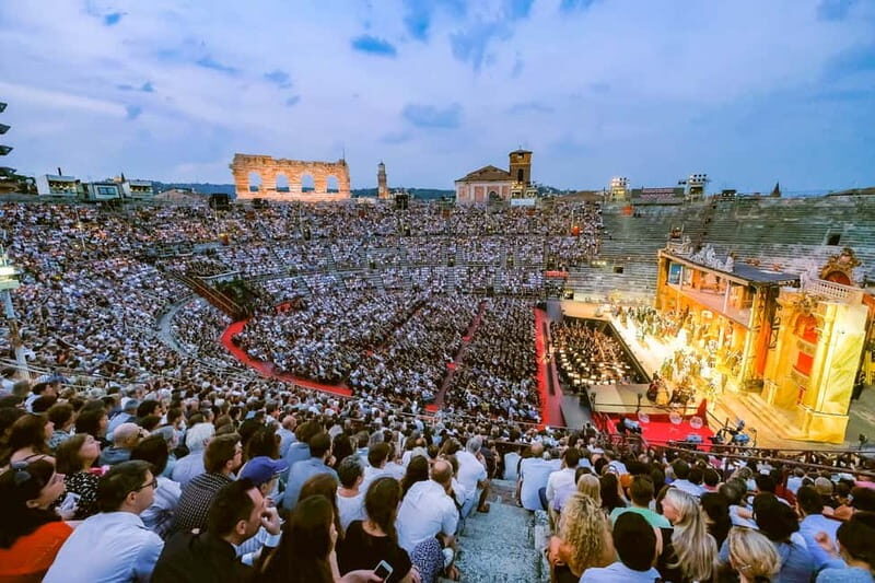 Verona: Arena di Verona Opera Ticket - The night schedule: 9:00–9:30 PM starts and a long evening rhythm
