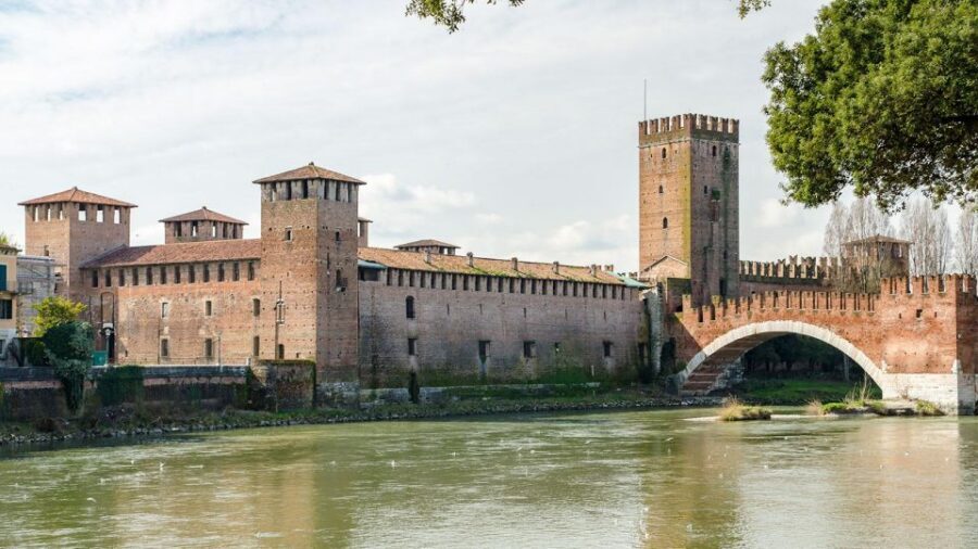Verona Audioguide - TravelMate app for your smartphone - Key Highlights at a Glance