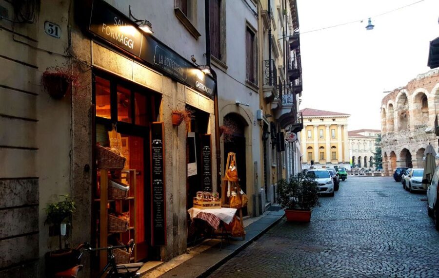 Verona: Blindfolded Wine Tasting - What’s on the table: bread, breadsticks, and mini charcuterie