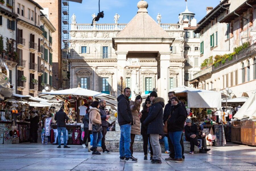 Verona: City Highlights & Street Food Walking Tour - Finishing with traditional pizza in front of the Arena