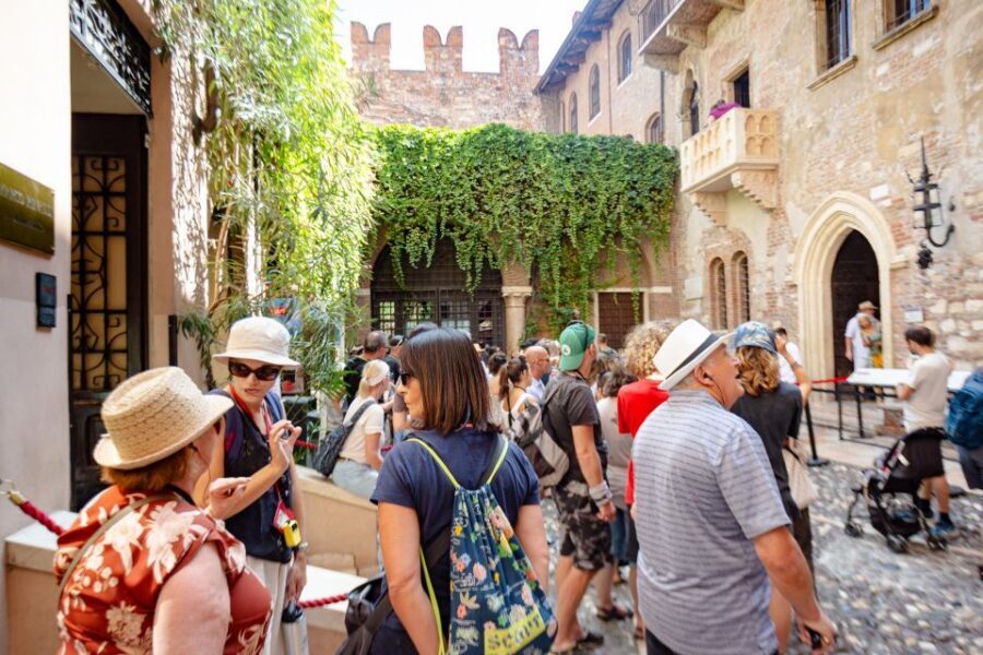 Verona: City Highlights & Street Food Walking Tour - Meeting at Farmacia Internazionale (and why that matters)