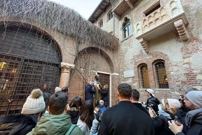 Verona: City Walking Tour with Cable Car Ride & Wine Aperitif - Adige Riverfront walk and Saint Thomas Island: scenic time without a long detour