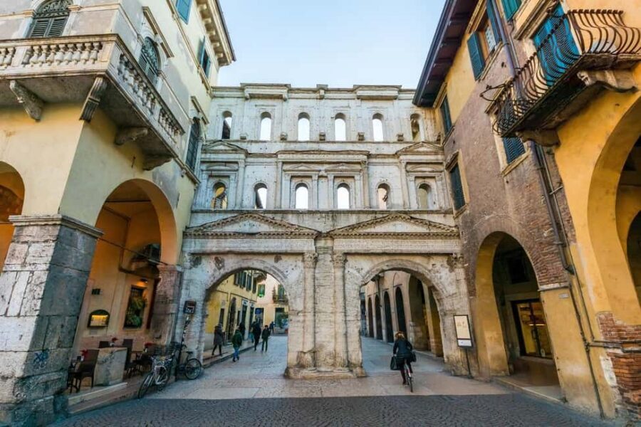 Verona: City Walking Tour with Cable Car & Wine Aperitif - Cable Car Up to Castel San Pietro: The View and the Walk Down