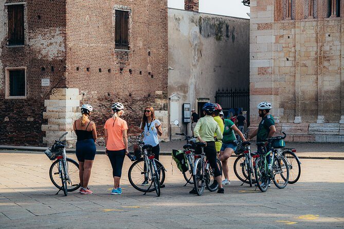Verona e-bike tour: city center and panoramic views - Photo time, group pacing, and staying comfortable on real streets