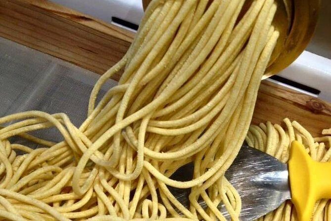 Verona Full Meal & Wine Tasting Walking Tour by Do Eat Better - Stop 3: Via Duomo Pasta—Fresh Handmade and a Second Wine