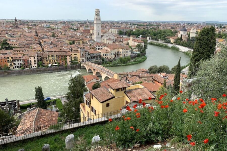 Verona: Highlights and Panorama Bike Tour - Meeting Outside Bar De Giulietta: Easy Start, Clear Shape