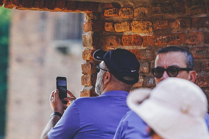 Verona Highlights Walking Tour in Small-group - Arena di Verona: A 2,000-Year-Old Stage Still Working