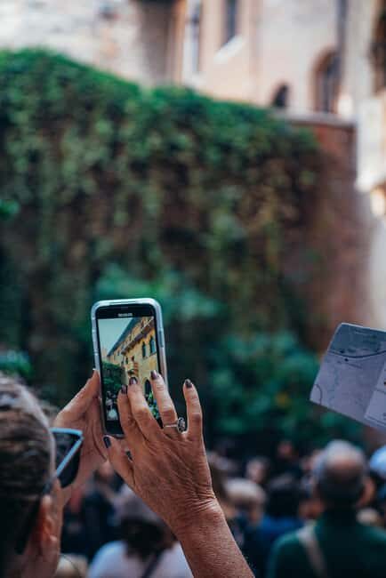 Verona: Highlights Walking Tour with Arena Priority Access - Arena di Verona: Skip the Line, Then Learn What You’re Looking At