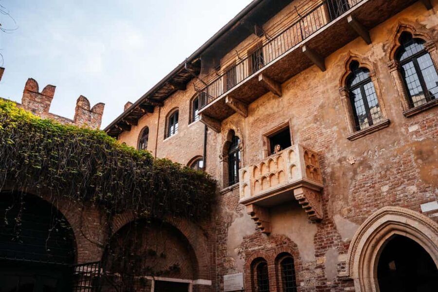 Verona: Highlights Walking Tour with Arena Priority Access - Piazza Brà Break: 30 Minutes to Reset