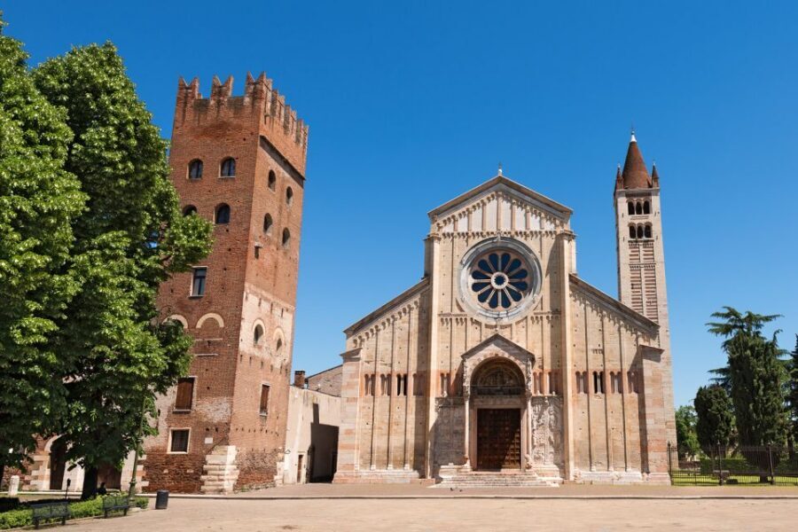 Verona: Hop-on Hop-off Tour 24 or 48-Hour Ticket - Getting on, getting off, and avoiding crowds