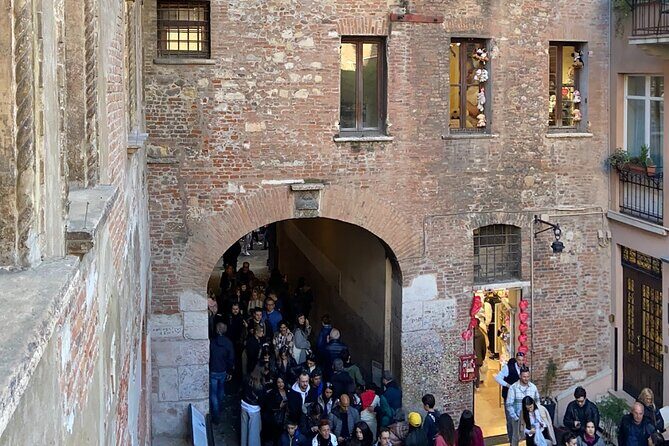 Verona: Juliet’s House Fast-Track Entry Ticket & Audio Guide - The Self-Guided Audio Tour: QR Code, Your Phone, and Earbuds