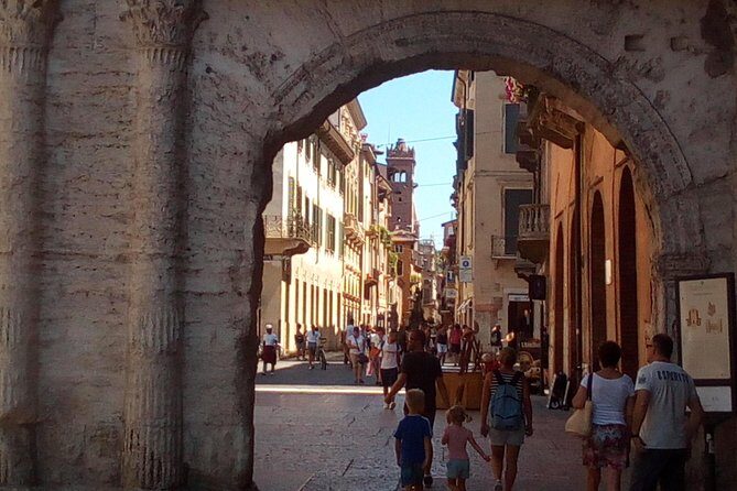 Verona Moonlight Walking Tour - Stop-by-stop: moonlight route from Piazza Erbe to the Arena