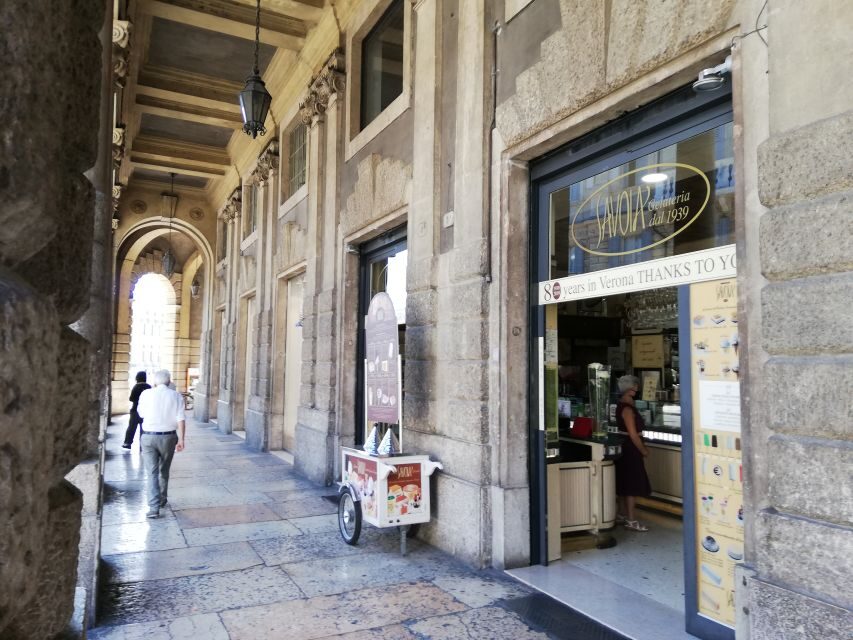 Verona: Night Walking Tour - Piazza Bra and Arena energy: finishing in the big light