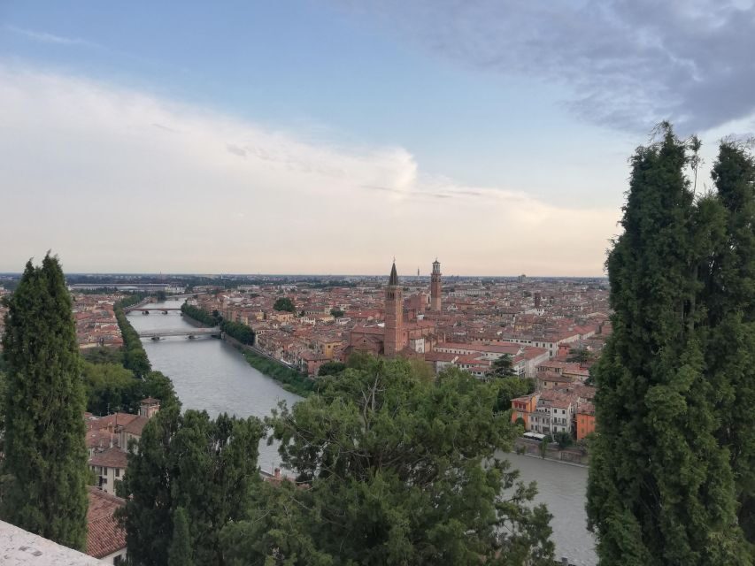 Verona: Night Walking Tour - The tour leader makes the pace work: Laura Zanini