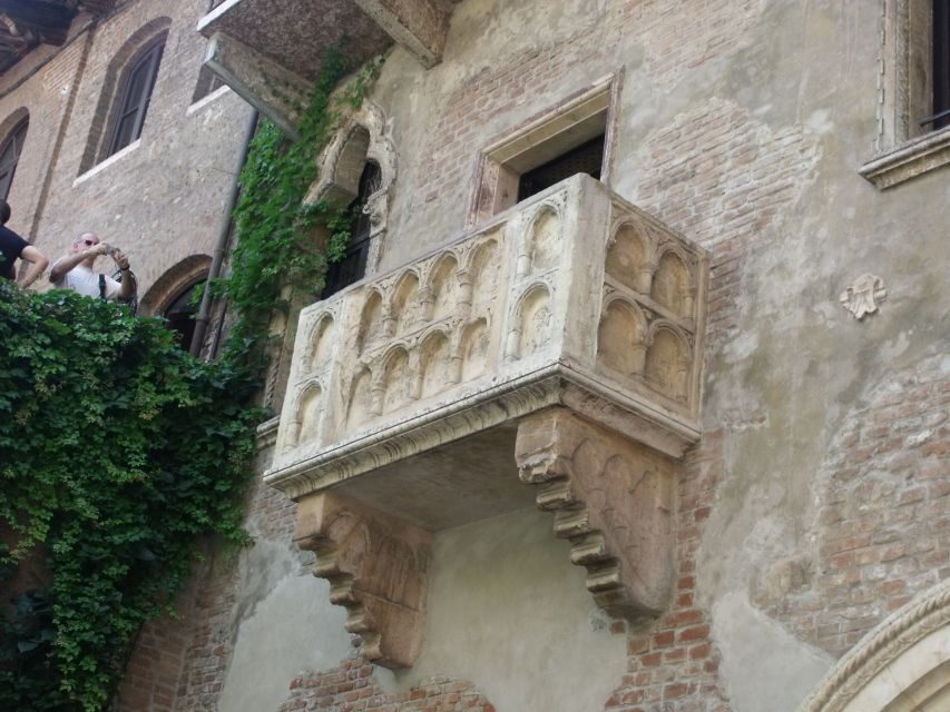 Verona: Sightseeing and Heritage Tour - Calling for Romeo at Juliet’s House Balcony