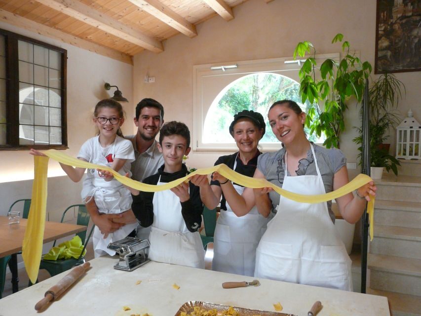 Verona: Tortellini Cooking Class and Lunch with Mamma Ivana - The Verona setting: Giardini di Borghetto meeting point and parking