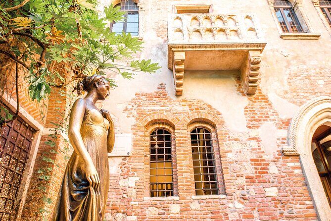 Verona Walking Tour with Audio and Written Guide by a Local - Verona at your pace: how this audio-and-text format works