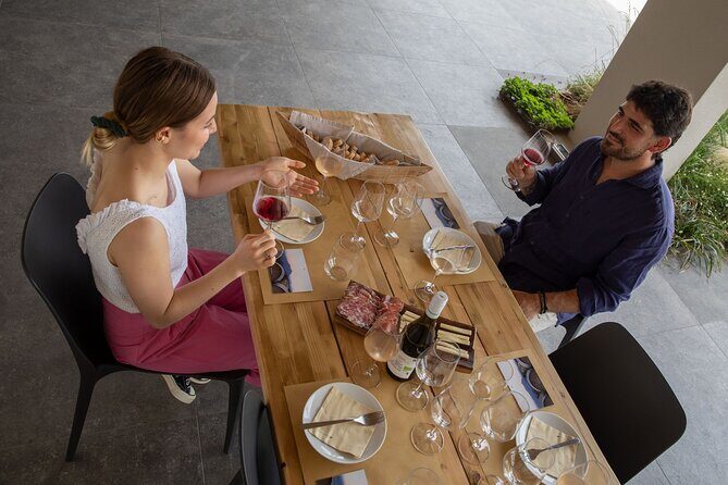 Visit and wine tasting at Tenuta La Cà - The cellar walkthrough: fermentations, temperatures, naturalness, and wood