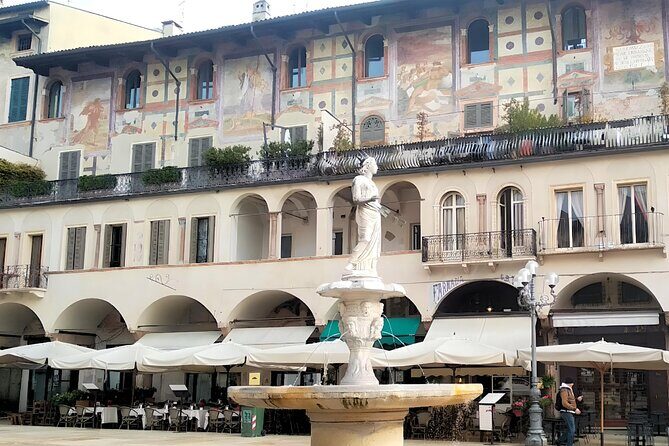 Walking Tour in Verona: 9+ Landmarks with Live Guide - Piazza delle Erbe: Start where Verona shows off