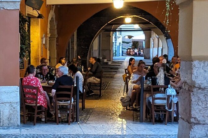 Walking Tour in Verona: 9+ Landmarks with Live Guide - Piazza dei Signori: Where civic power shows off